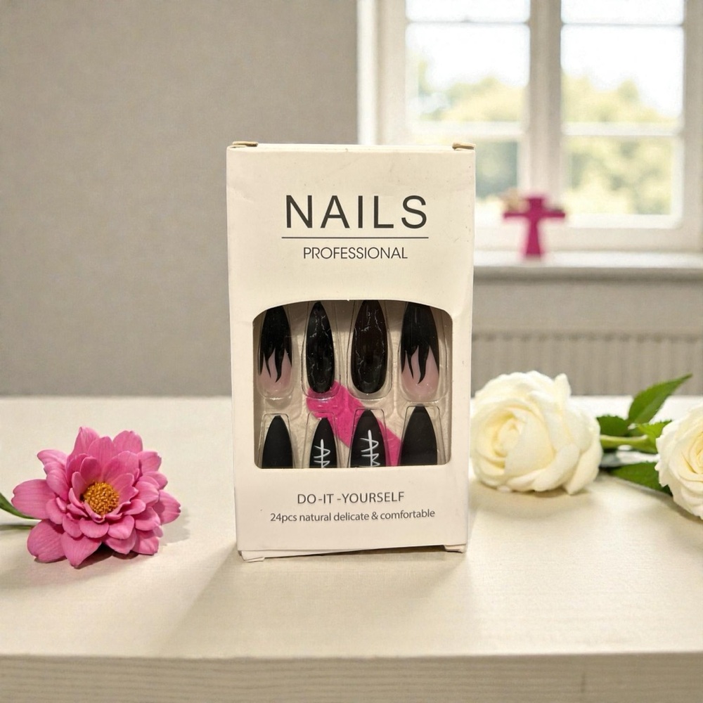 5️⃣ Press On Nails Set | Black Flames Or 5/25